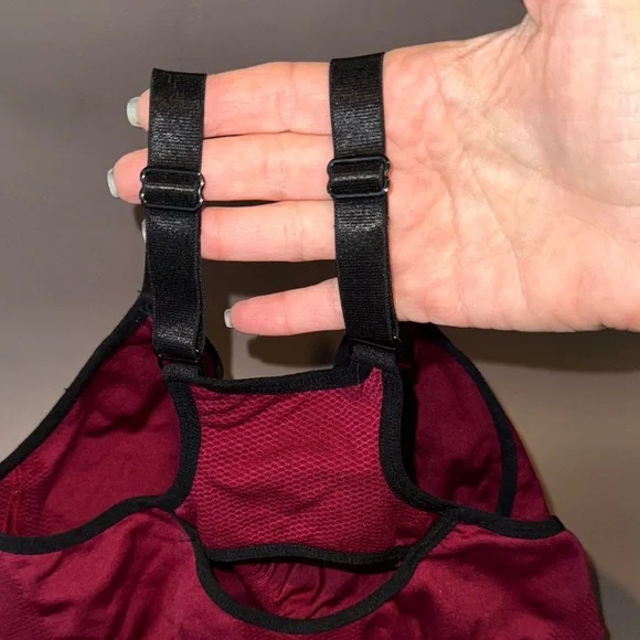 Reebok Women's Burgundy Sports Bra Size XL No Padding Very Good Condition - Picture 6 of 8